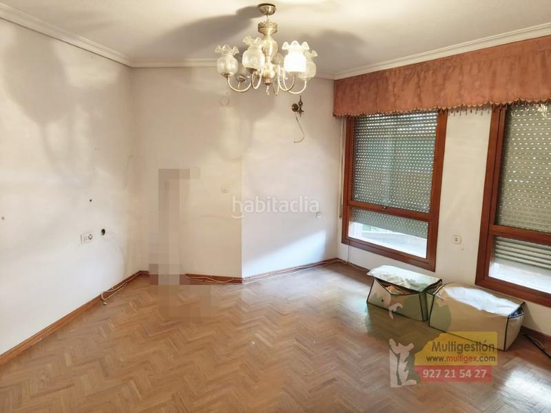 Foto e5b60d43-ed15-4a98-8670-25d0a8988a09. Flat with parking in Centro Cáceres
