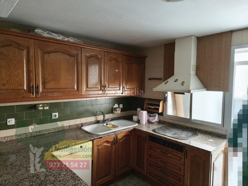 Foto e73b12d4-4e52-4e57-a2e2-3387f1455546. Flat with parking in Centro Cáceres