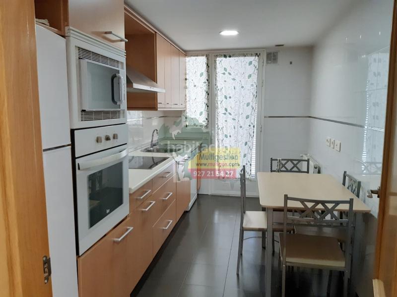 Foto bbd7c1e9-584a-4b2f-9dd4-e44c60d67d62. Alquiler piso  sin amueblar zona del rodeo en residencial. en Cáceres