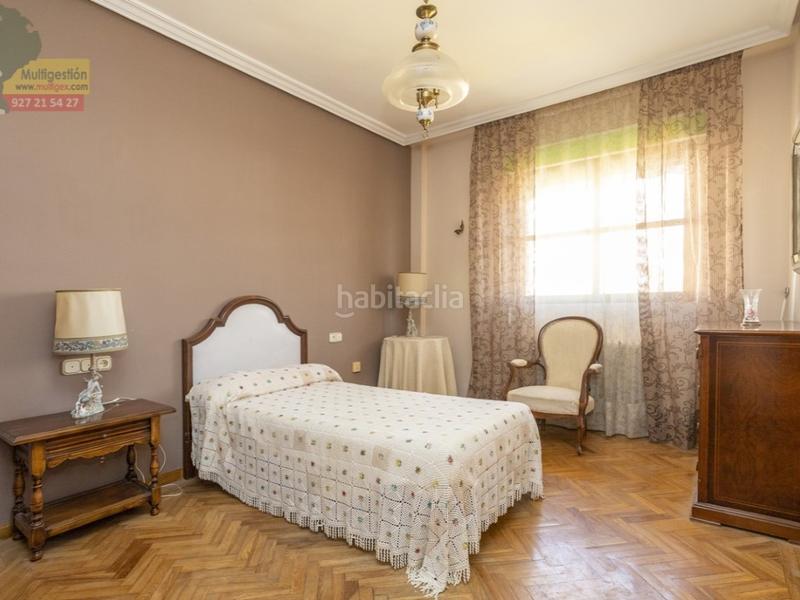 Foto 172be017-41d7-4b51-8fc8-aed9e22cf750. House with parking in Casco Antiguo Cáceres