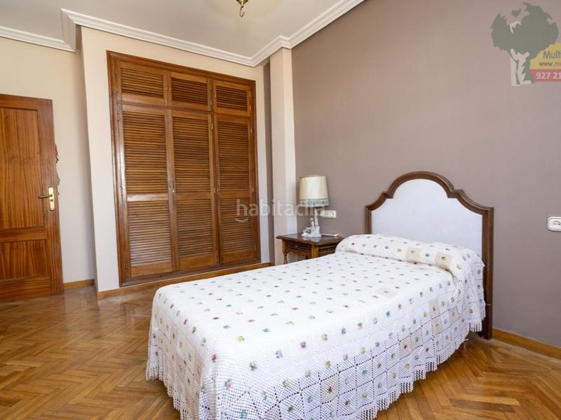 Foto f982a31a-4bf2-44a3-8ccd-333dbe92d5f3. House with parking in Casco Antiguo Cáceres