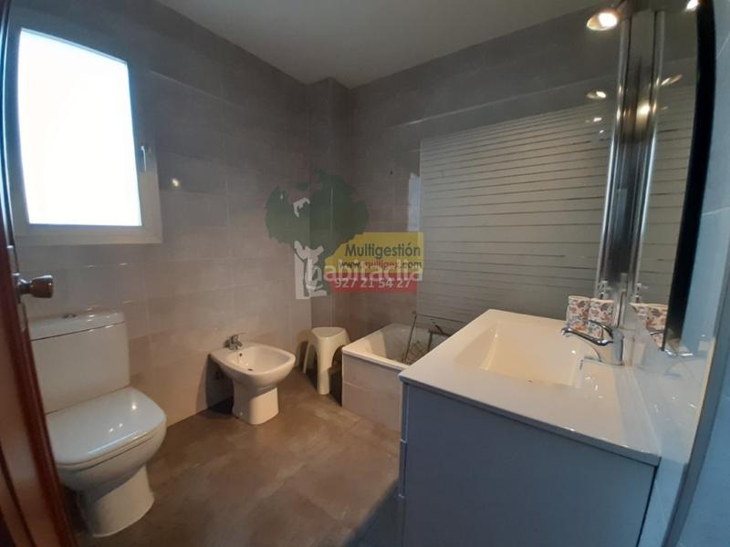 Foto df57e05f-0f0e-46ab-aea6-7ba691f3ad44. Location appartement dans Centro Cáceres