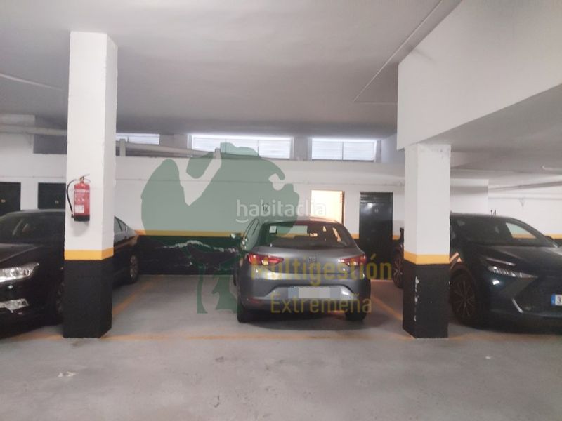 Foto f9eb1f2e-9ae0-477b-8147-d684541ed8fe. Duplex con riscaldamento parcheggio in Casco Antiguo Cáceres