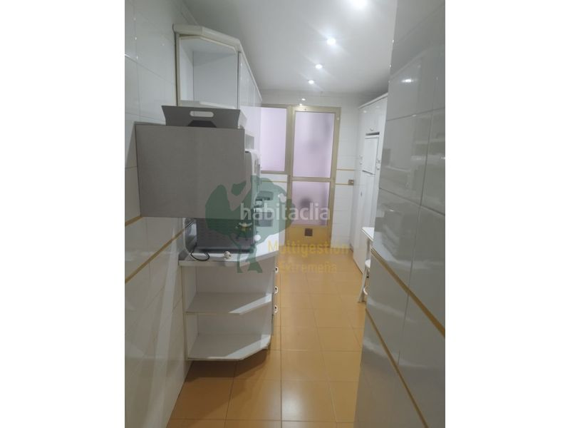 Foto 6a331e42-cdba-4846-ab8a-3d0168d3df85. Location appartement avec parking dans Centro Cáceres