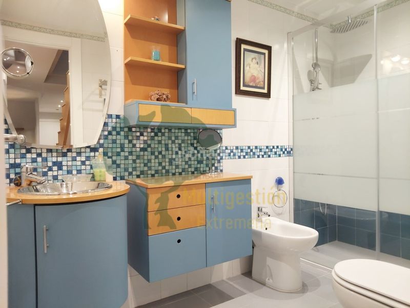 Foto eee36bb5-bfde-4c43-83a7-277db9309d3a. Rent duplex with parking in nuevo Cáceres Cáceres