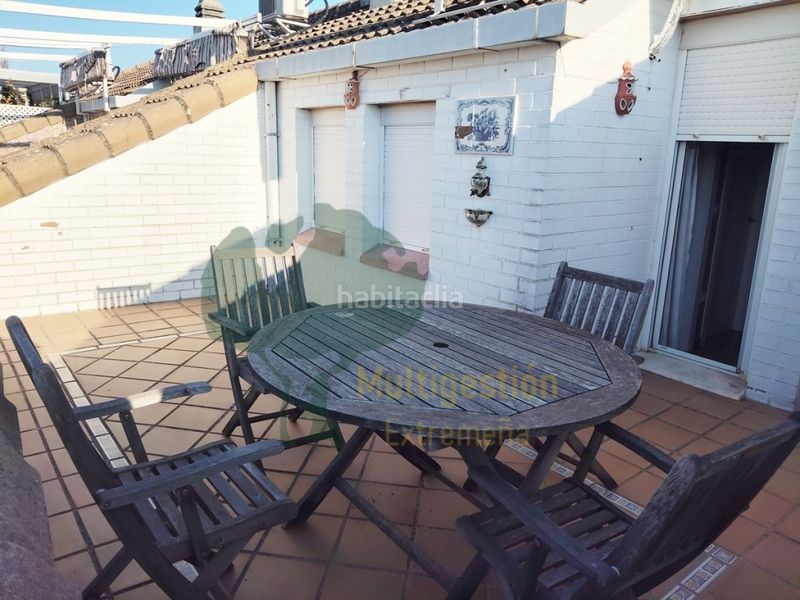 Foto f1cf81ae-c27e-433d-8122-e530081d35d7. Rent duplex with parking in nuevo Cáceres Cáceres