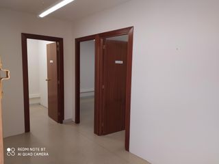 Alquiler Oficina en Carrer del bonaire 8. Oficina con parking y aire acondicionado