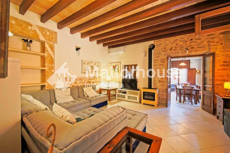 Foto 1154ef23-5258-4928-b089-1321d295e162. Casa adosada en carrer alcudia 2 en ciutat d´Alcúdia Alcúdia