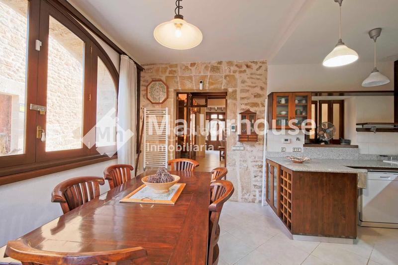 Foto 1b870630-71d0-45cc-a799-45a7751bb556. Casa adosada en carrer alcudia 2 en ciutat d´Alcúdia Alcúdia