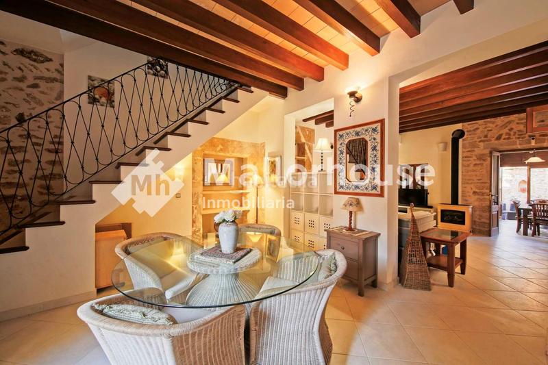 Foto ad6e6a50-b034-4752-8ab0-88672dd13f5b. Casa adosada en carrer alcudia 2 en ciutat d´Alcúdia Alcúdia