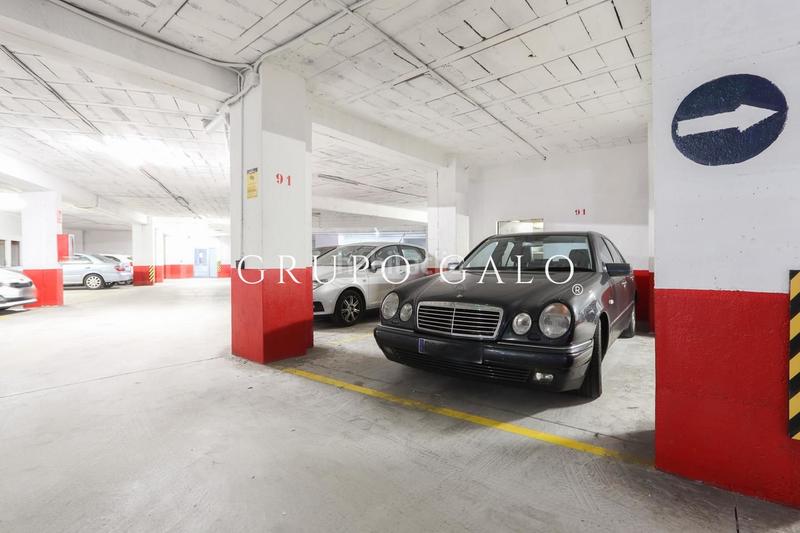 Foto 6d033dd8-c801-4ab3-bab7-693bd190515e. Aparcament cotxe a Plaza España - Corte Inglés Vigo