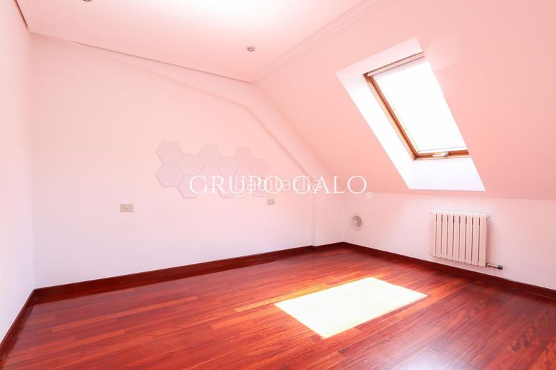 Foto d07942c9-3329-4a70-af1e-9f1e59d7f70c. Location duplex avec chauffage parking dans Plaza España - Corte Inglés Vigo