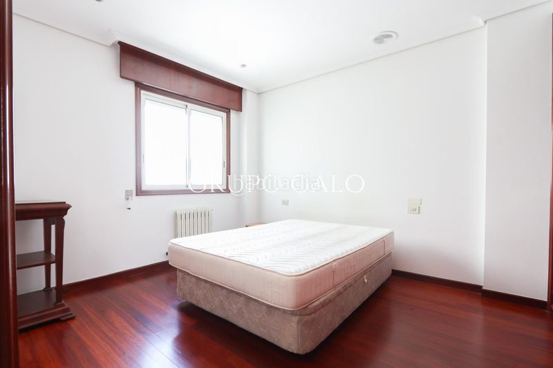 Foto 8ff37338-9aa1-497f-981a-dae4ba552e78. Rent duplex with heating parking in Plaza España - Corte Inglés Vigo