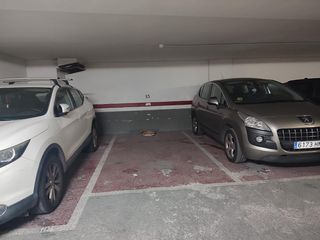 Aparcament cotxe a La Llum