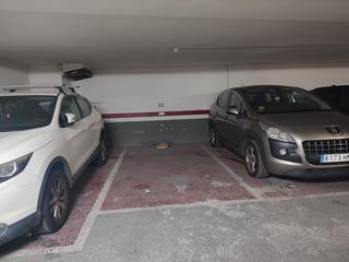 Aparcament cotxe en La Llum. Disponible a la venta plaza de garaje situada en la calle padre