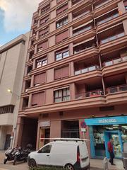 Aparcament cotxe a La Constitución-Canaleta. Habitale te ofrece una magnífica plaza de garaje con un trastero