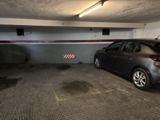 Parking voiture à DE ROCAFORT