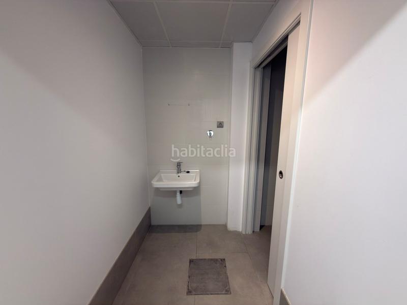 Foto dcb0dbd3-ebd4-45e1-90a2-27ca0d2c37fe. Alquiler local comercial en Sant Antoni Barcelona