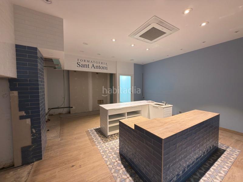 Foto 1c4fdbe5-b9aa-448c-882a-56ac54542121. Lloguer local comercial a Sant Antoni Barcelona