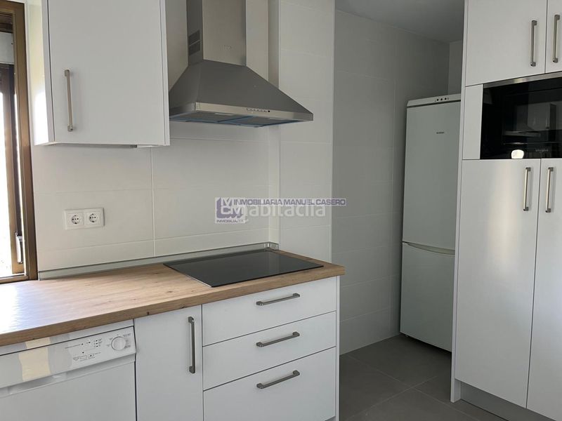 Foto 312b1b03-56fa-48b9-8de4-658e8db76c62. Lloguer pis amb calefacció aparcament a Centro Cáceres