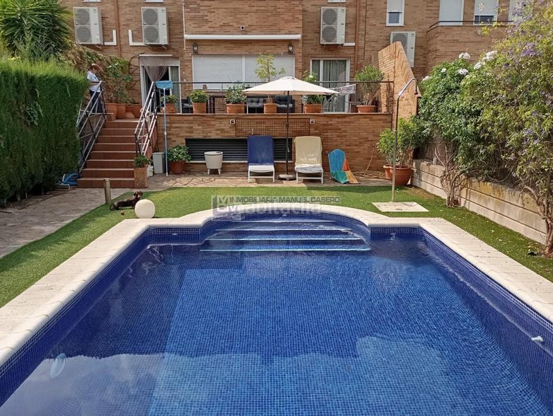 Foto 6c4fd85a-9380-4bea-b636-808fa59515e9. Casa adossada amb calefacció aparcament piscina a Cáceres