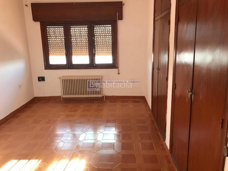 Foto 2663fbbd-175a-44b1-8b32-b4569e6ec475. Xalet amb calefacció aparcament piscina a Campus Universitario Cáceres