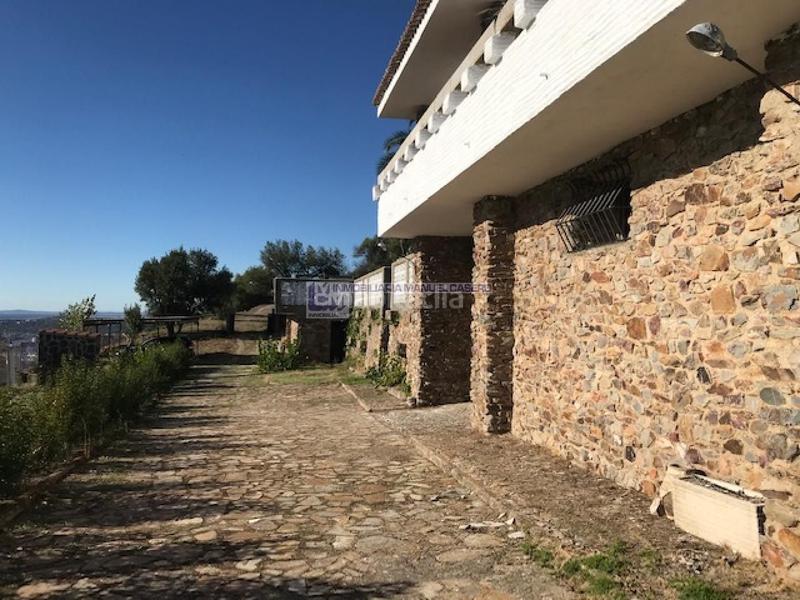 Foto 3b7cd13c-ad4a-43c0-84bb-068fbc238247. Xalet amb calefacció aparcament piscina a Campus Universitario Cáceres