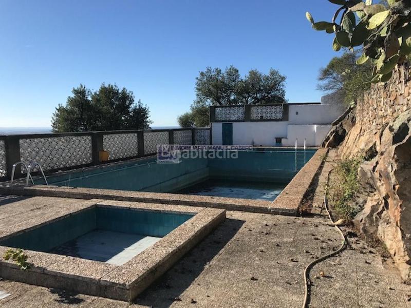 Foto 555ad3fc-2dd0-4950-af44-de3e4fc7c1f6. Xalet amb calefacció aparcament piscina a Campus Universitario Cáceres