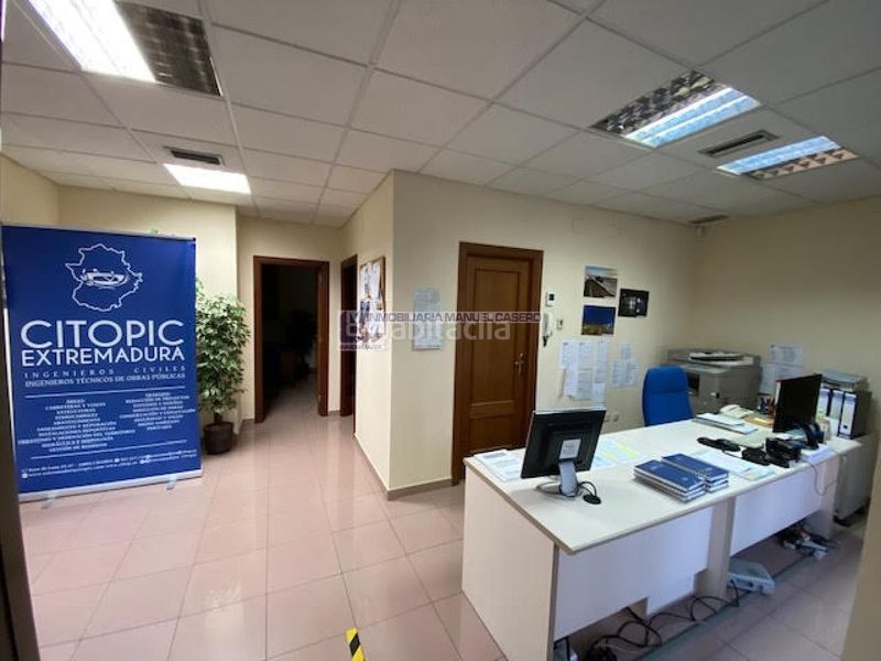 Foto cebd6045-54f7-438c-a3c0-b6ab5ac3a42d. Local comercial amb calefacció a Casco Antiguo Cáceres