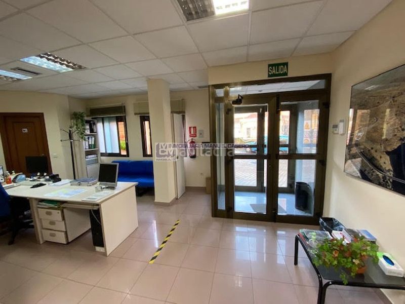 Foto f19f4b07-81b3-44dd-8f02-39029304e7a3. Local comercial amb calefacció a Casco Antiguo Cáceres