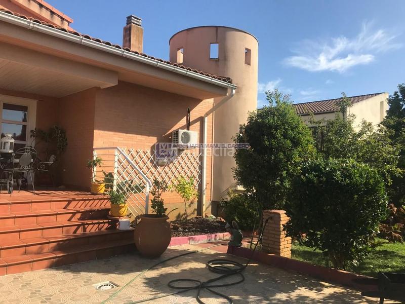 Foto ef2663b2-9bcf-47e1-9fdb-95dd8c279403. Chalet con riscaldamento parcheggio piscina in Ceres Golf Cáceres