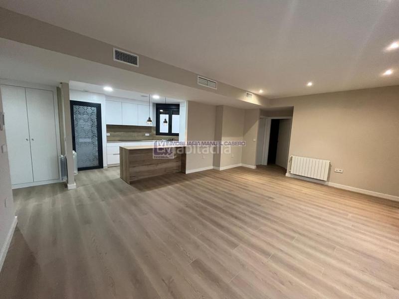 Foto 7ec15c44-abd9-41d3-bc7f-f7702491cda1. Location attique avec chauffage parking piscine dans Cáceres