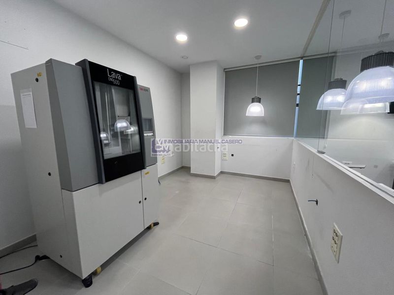 Foto f0576451-bcb2-4595-8c11-7986e1aed246. Local comercial a Centro Cáceres