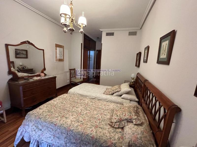 Foto c8935e4d-1cb7-470e-b41b-bcbbf4d2436b. Pis amb calefacció aparcament a Centro Cáceres