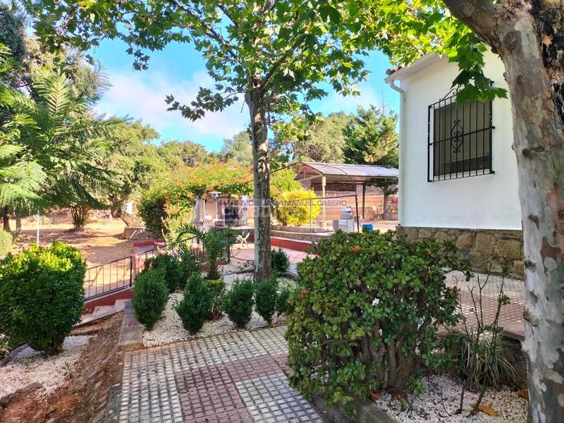 Foto f62aae2e-62c5-4346-81e7-ba69bdcb800d. Chalet con riscaldamento parcheggio piscina in Ruta de la Plata Cáceres