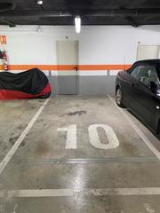 Car parking in Carrer de Vilamur 32