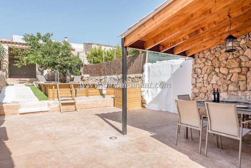 Foto c3eb4912-537a-494a-9acd-89b9a6582264. Casa adosada preciosa casa completamente reformada ! (ref. c20222) en Felanitx