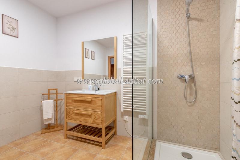 Foto d626c3b8-d337-44a9-92de-5d5b95d7f191. Casa adosada preciosa casa completamente reformada ! (ref. c20222) en Felanitx