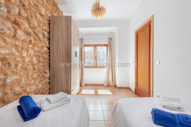 Foto f0c58366-529d-4443-8e0a-54b953b76956. Casa adosada preciosa casa completamente reformada ! (ref. c20222) en Felanitx