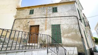 Casa aparellada a Felanitx Poble. Casa de pueblo con patio interior en el casco antiguo (con proye