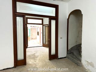 Casa adossada a Felanitx Poble. Casa de pueblo con jardín en el casco antiguo cerca de la calle