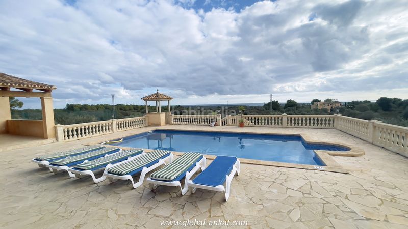 Foto 1e3d49ca-6c58-4e2d-997c-3a4362a9a940. Rent country house with fireplace parking pool in Felanitx
