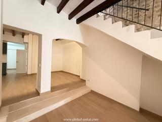 Semi detached house in Felanitx Poble. Descubra su próxima gran inversión en felanitx: una casa con alm