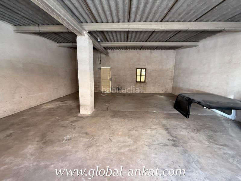 Foto c763f181-3a88-4d68-b752-b32ddd4151a6. Aparcament cotxe a Felanitx poble Felanitx
