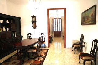 Appartamento in Felanitx Poble. Oportunidad única: primer piso con potencial ilimitado y sin gas