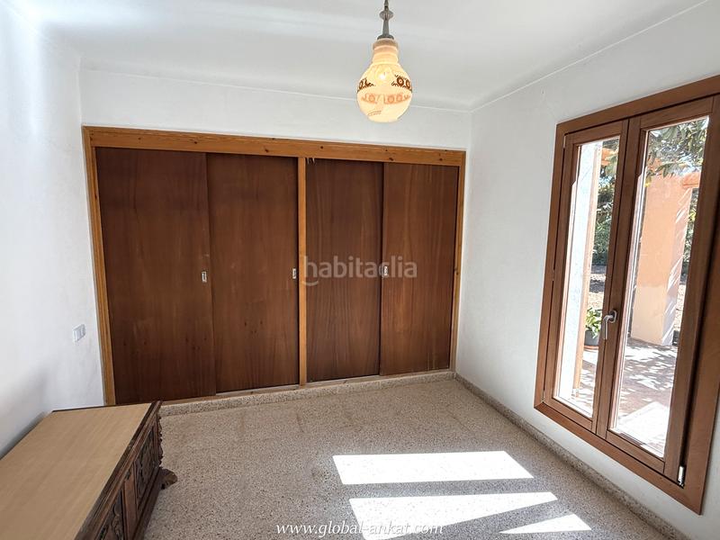 Foto 0c23af75-71f9-49d9-a666-ff7994e47d0a. Masia amb xemeneia a Porreres