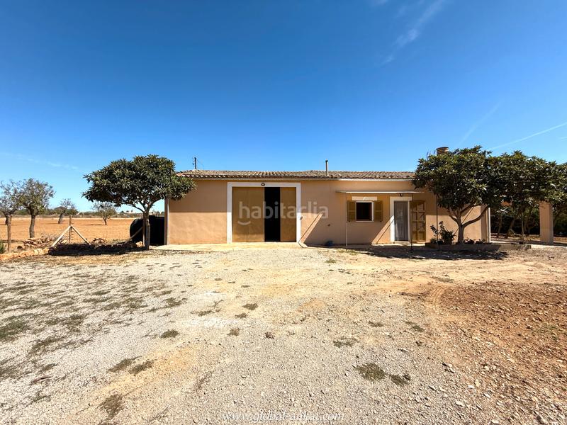 Foto 3023dd3c-9037-4a1d-9d60-05ae13a31f08. Masia amb xemeneia a Porreres