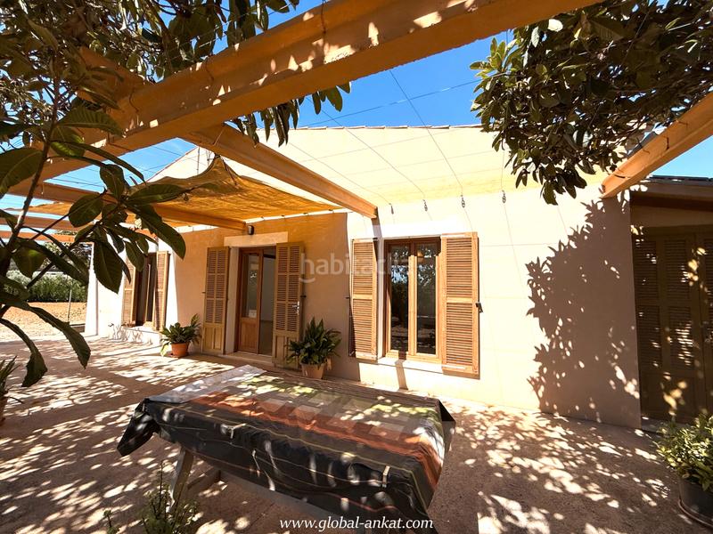 Foto 3fa0507e-4e46-49ed-909f-4a34ad2b4684. Masia amb xemeneia a Porreres