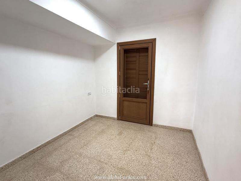 Foto a4b2da0a-b8ea-430c-9bc5-7b468fe519ed. Masia amb xemeneia a Porreres