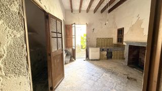 Reihenhaus in Felanitx Poble. Oportunidad de inversión: casa adosada tradicional con carácter